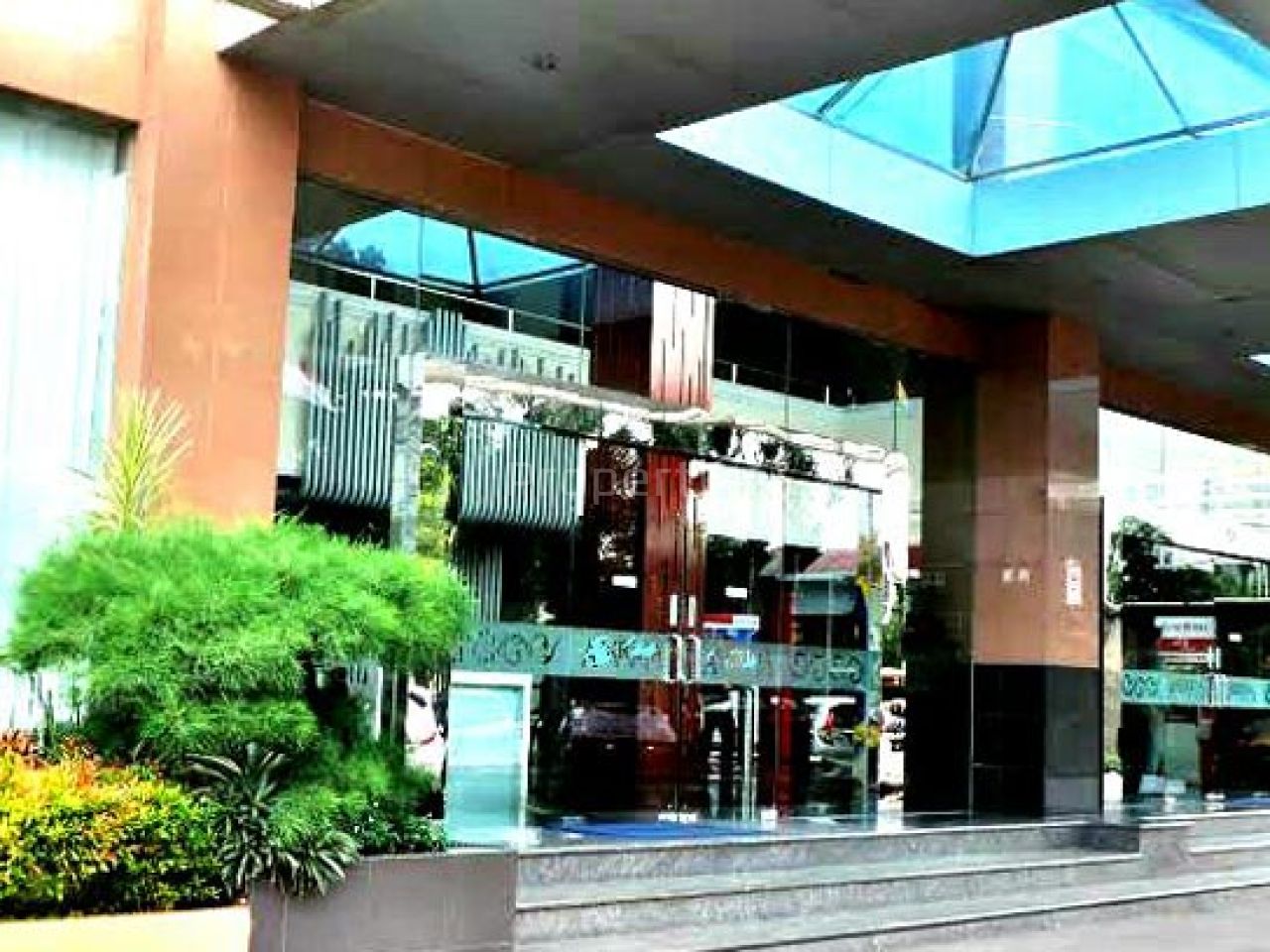 Gedung Kantor 8 Lantai Strategis di Jakarta Timur, DKI Jakarta