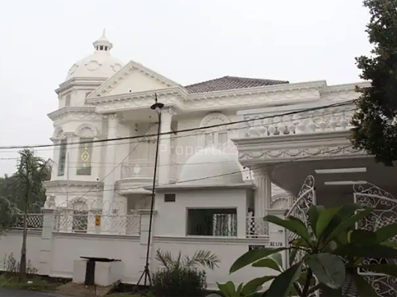Rumah Mewah di Komplek BILLYMOON, Pondok Kelapa, DKI Jakarta