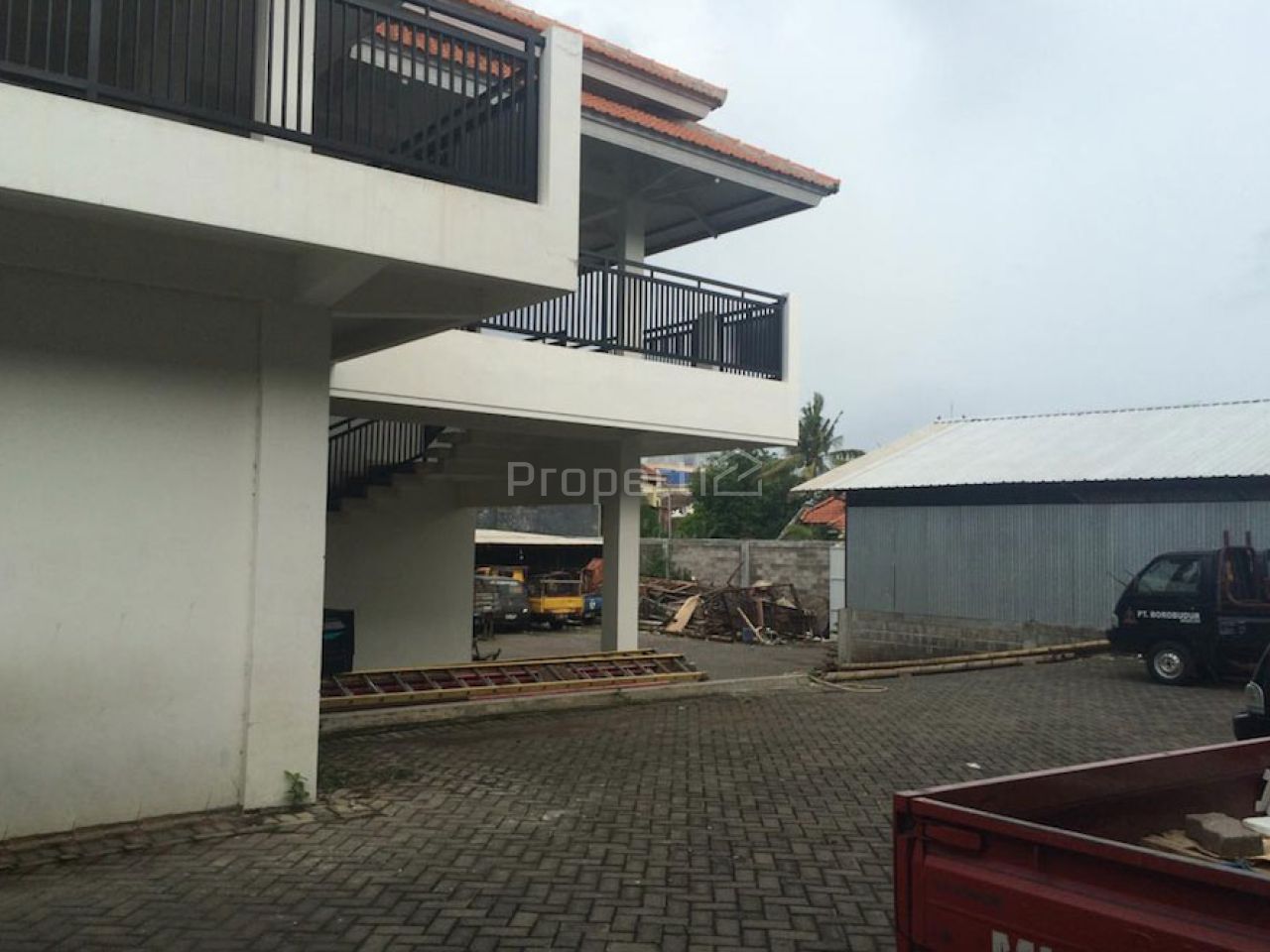 Rumah Pinggir Jalan di Kota Malang, Jawa Timur