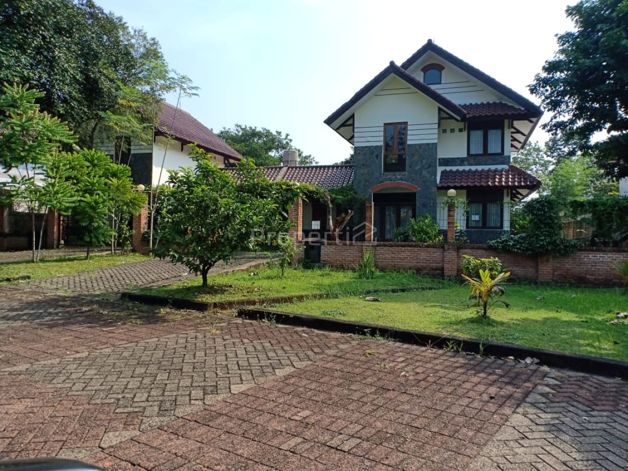 Rumah Seperti Villa dengan Halaman Depan dan Belakang, Bogor, Jawa Barat
