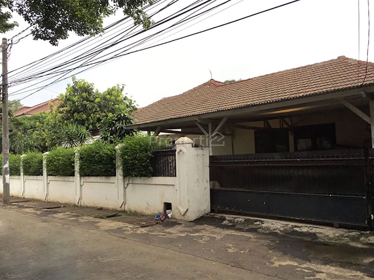 Rumah Tua dan Luas di Cipete, DKI Jakarta